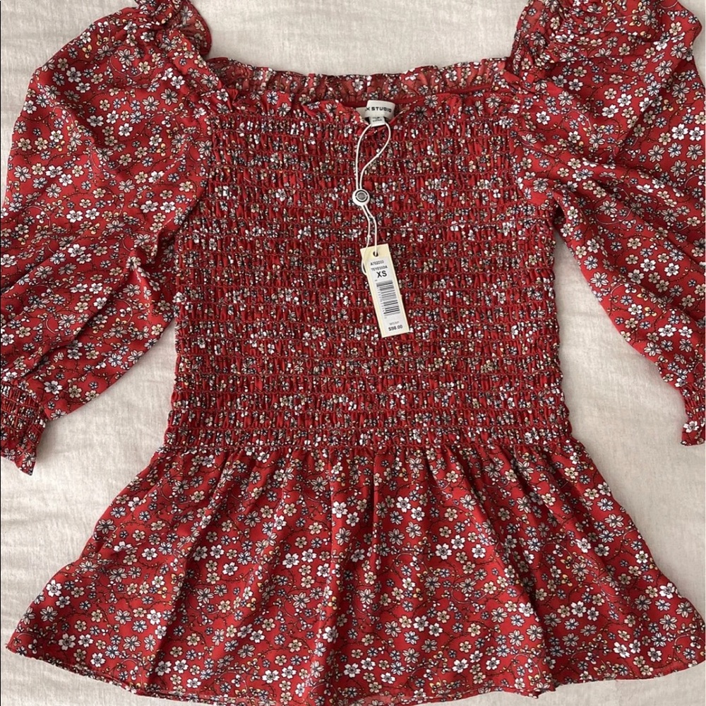 Max Studio smocked floral top XS and NWT $98.